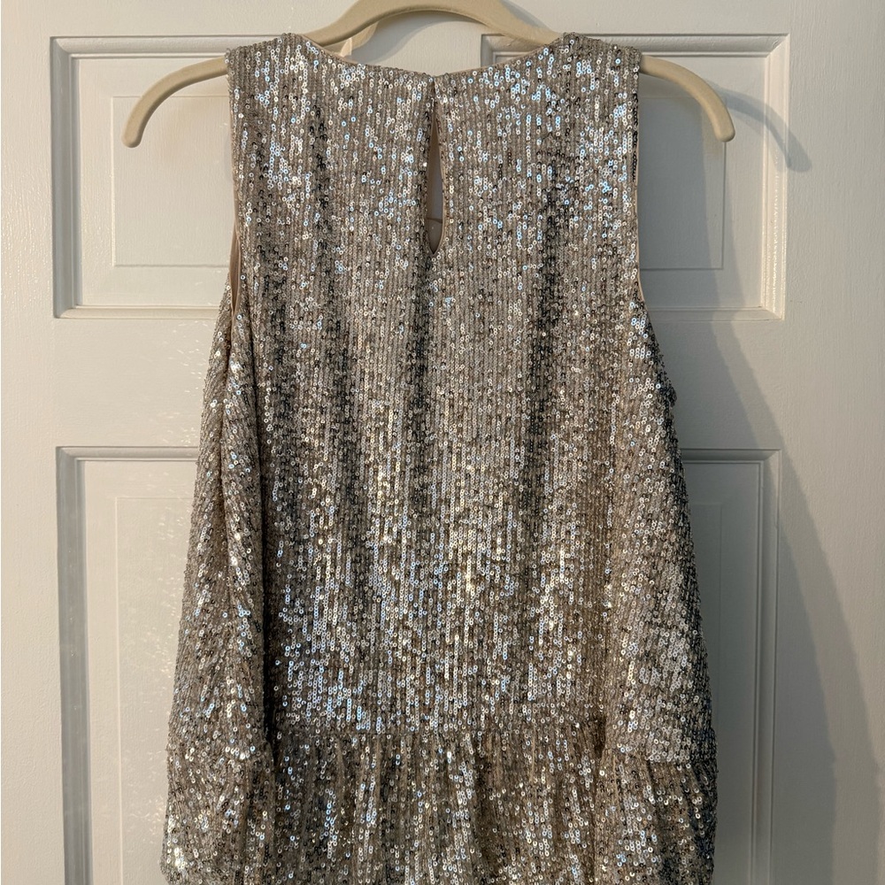 NWOT Vineyard Vines Silver Sequin Peplum Top! ✨ - Picture 5 of 5